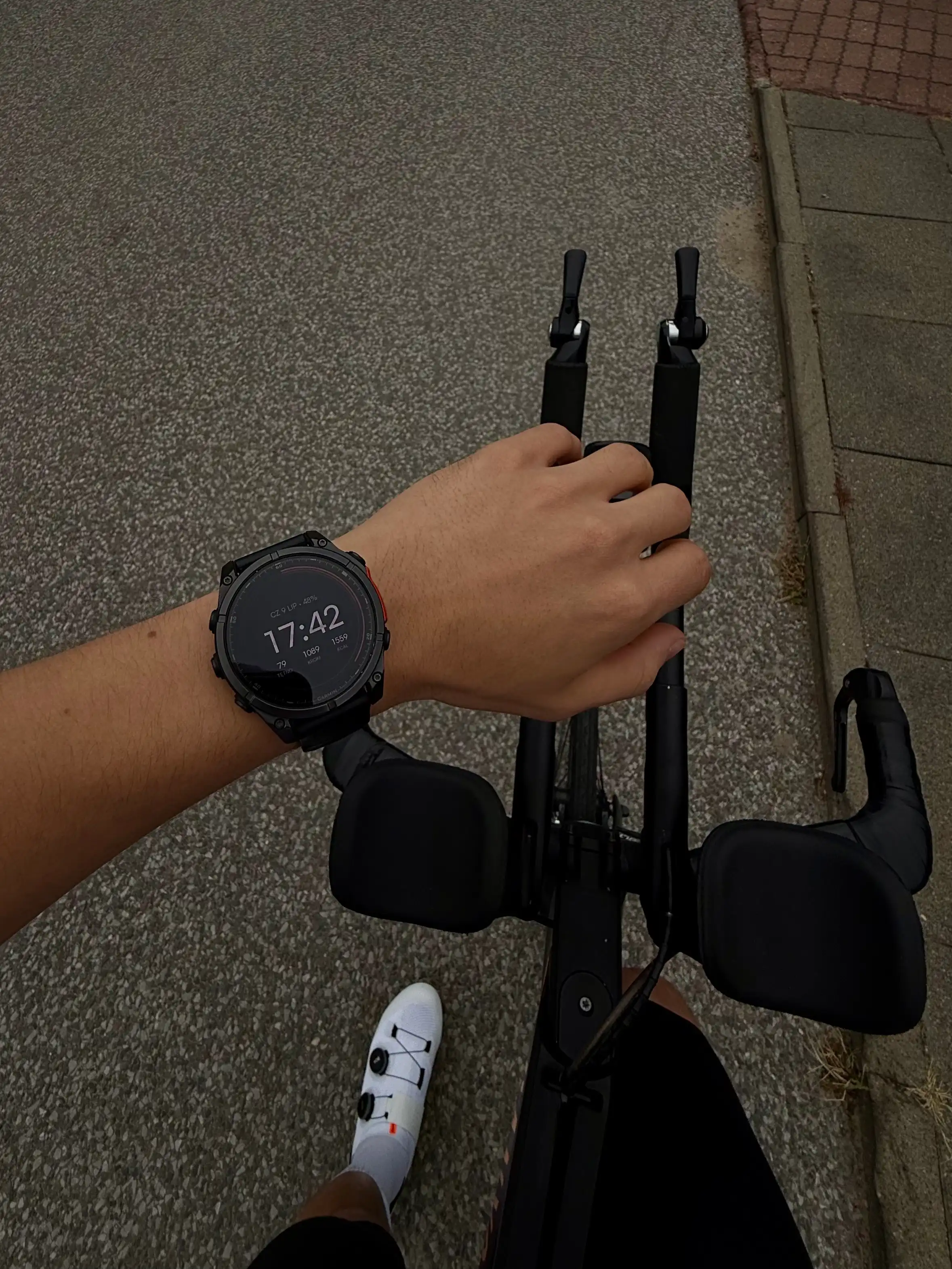 Tessera+ watch face on a Fenix 8, on a triathlon bike